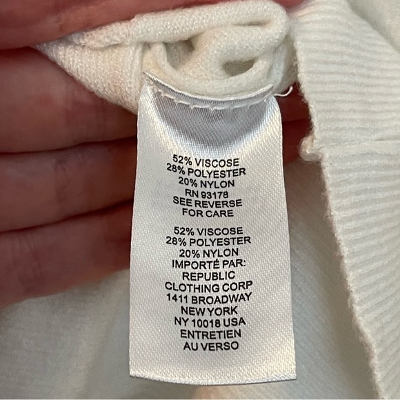 Tahari Cable Knit Long Sleeve Crew Neck Lightweight Sweater in size XL - Picture 7 of 7